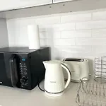 Victorian Modern Two Bedrooms Flat In West Kensington With London Skyline View
