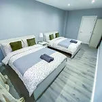 Modern 1-Bedroom Flat, 5 Guest, London - F2