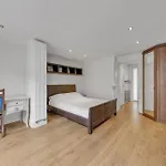 Mews House In Maida Hill With Free Parking