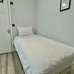 Studio Flat In Acton