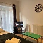 Lovely Garden Flat Near Emirates Stadium And Kings Cross St Pancras Station