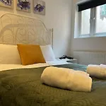 Charming 2-Bed Flat With Private Garden, Easy Access To Kings Cross And Emirates Stadium