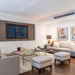 Super Luxury Stylish Large Mayfair Apartment 2500Sqft