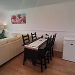 2 Bed Brick Lane Flat, Liverpool St