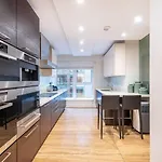 Super Luxury Stylish Large Mayfair Apartment 2500Sqft
