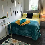 London Luxury Apartment Up To 8 Guests