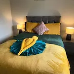 London Luxury Apartment Up To 8 Guests