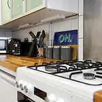 Cozy Private 1-Bedroom Apartment Short Term Rental & Flexible Renting Hoxton With Free Wifi