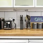 Cozy Private 1-Bedroom Apartment Short Term Rental & Flexible Renting Hoxton With Free Wifi