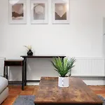 Cozy Private 1-Bedroom Apartment Short Term Rental & Flexible Renting Hoxton With Free Wifi