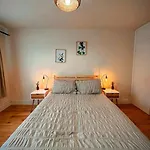 Bright & Spacious Split Level Flat In Kennington