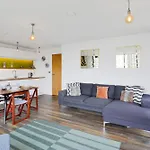 Canal View 2Bd Balcony Retreat