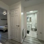 Spacious 3 Bedroom Home, With Private Driveway 5 Minutes From Excel Centre & Custom House