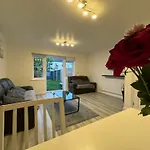 Spacious 3 Bedroom Home, With Private Driveway 5 Minutes From Excel Centre & Custom House