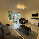 Spacious 3 Bedroom Home, With Private Driveway 5 Minutes From Excel Centre & Custom House