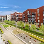 Stylish Surrey Quays Apartment - 10 Mins From Station