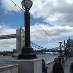 Tower Bridge City Apartment