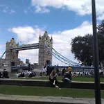 Tower Bridge City Apartment