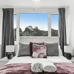 4 Bed Flat Sleeps Up To 9 Close To Brixton