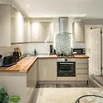 Rd Central-Cozy-Westfields-2Bed-New-Westfields-