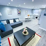 Spacious 2-Bedroom Flat In London - F3