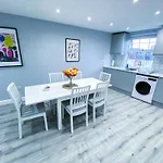 Spacious 2-Bedroom Flat In London - F3