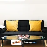 Two Bedroom Apartment At Buonomo Stays Short Lets & Serviced Accommodation
