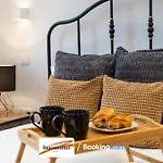 Two Bedroom Apartment At Buonomo Stays Short Lets & Serviced Accommodation Close To Wimbledon Tennis Courts