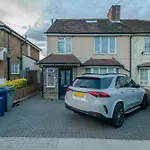 Cosy 1 Bedroom Basement Apartment With Private Patio Area