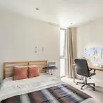 Spacious Air-Conditioned Double Room With Workspace