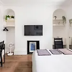 195Vbr With Private Bathrooms, Shared Kitchen