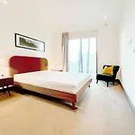 Central London 1-Bed Flat With River Thames Views And Winter Garden