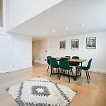 Manhattan Loft In Wimbledon