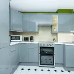 Spacious 4Br Apt With Large Balcony
