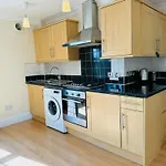 Spacious Flat In Streatham