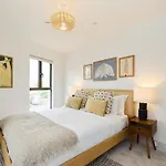 The South Wimbledon Escape - Lovely 3Bdr With Balcony