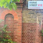 2 Bedroom House With Garden By Notting Hill