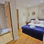 Heart Of London Apartment