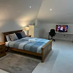 Roomzzz Near The Excel Exhibition Centre Royal Victoria O2 Arena Central London 24 Hour Self Check-In