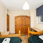 Ground Charming 3 Bedroom Flat With Private Garden