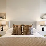 Chic 3 Bed Home In Notting Hill