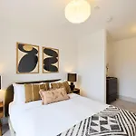The South Wimbledon Place - Adorable 2Bdr Flat With Balcony