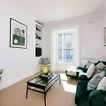 Veeve - Cosy Chic In Chelsea