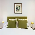 Veeve - Cosy Chic In Chelsea