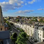 Veeve - Cosy Chic In Chelsea