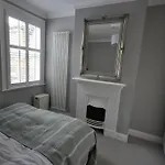 Lovely 2-Bed Maisonette With Garden Close To River In Barnes - Mortlake