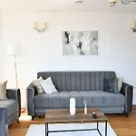 Spacious 2Bedroom Apartment In London City Airport