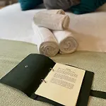 Pillow Menu! 1 Bed Garden Flat Finsbury Park