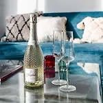 Chic 1 Bed Apartment Kings Cross Farringdon 4 Guests