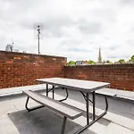 Unique Spacious Central 3 Bedroom With Rooftop Terrace